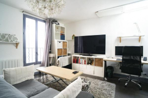 Large and bright STUDIO in the heart of the city